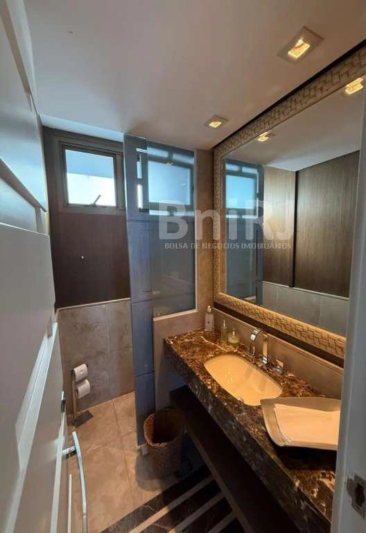Квартира 779 м² без меблів із 4 спальнями-сюїтами — photo 29