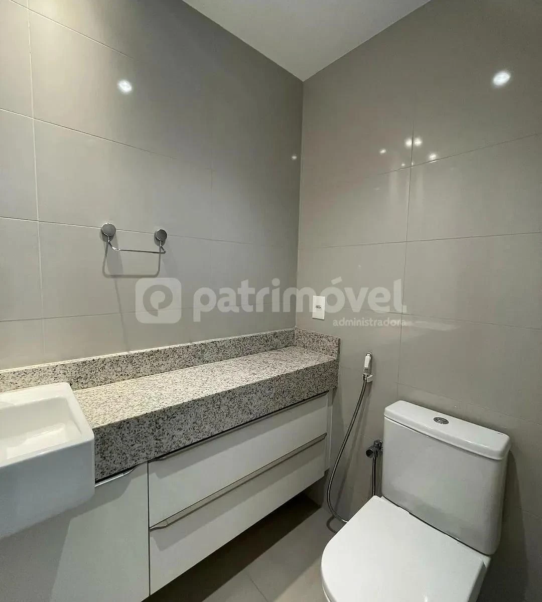 Невмебльована квартира з 3 кімнатами та 197 м² — photo 22