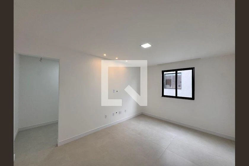 Rental house with 4 bedrooms and 222 m², balcony — photo 47