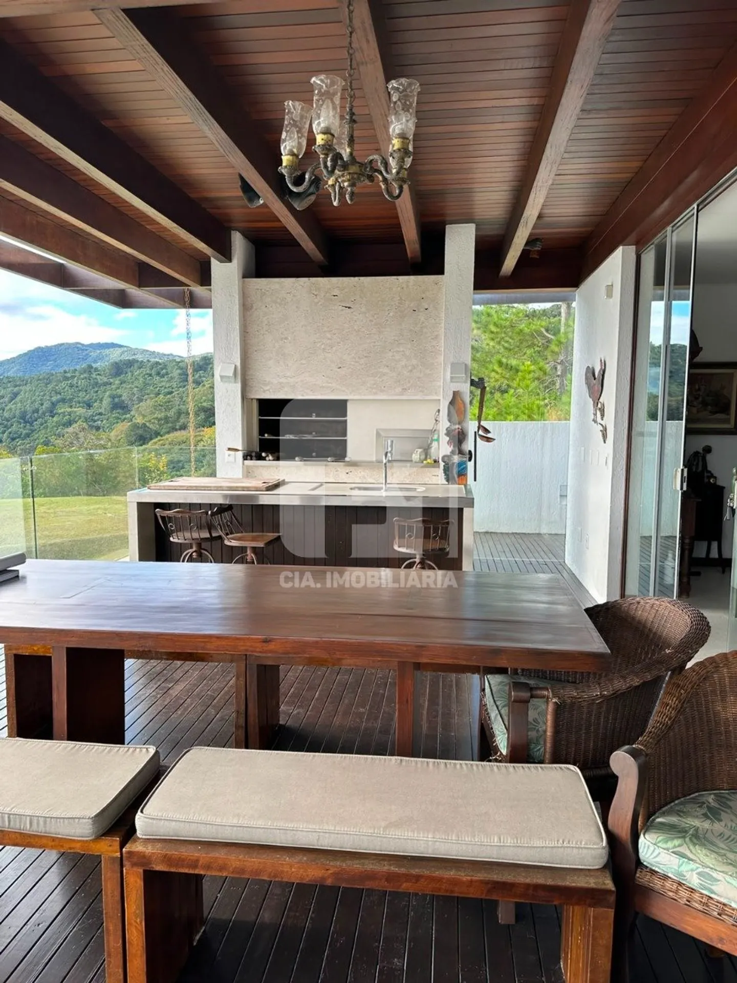 Furnished house with 6 bedrooms and 650 m² total — photo 76