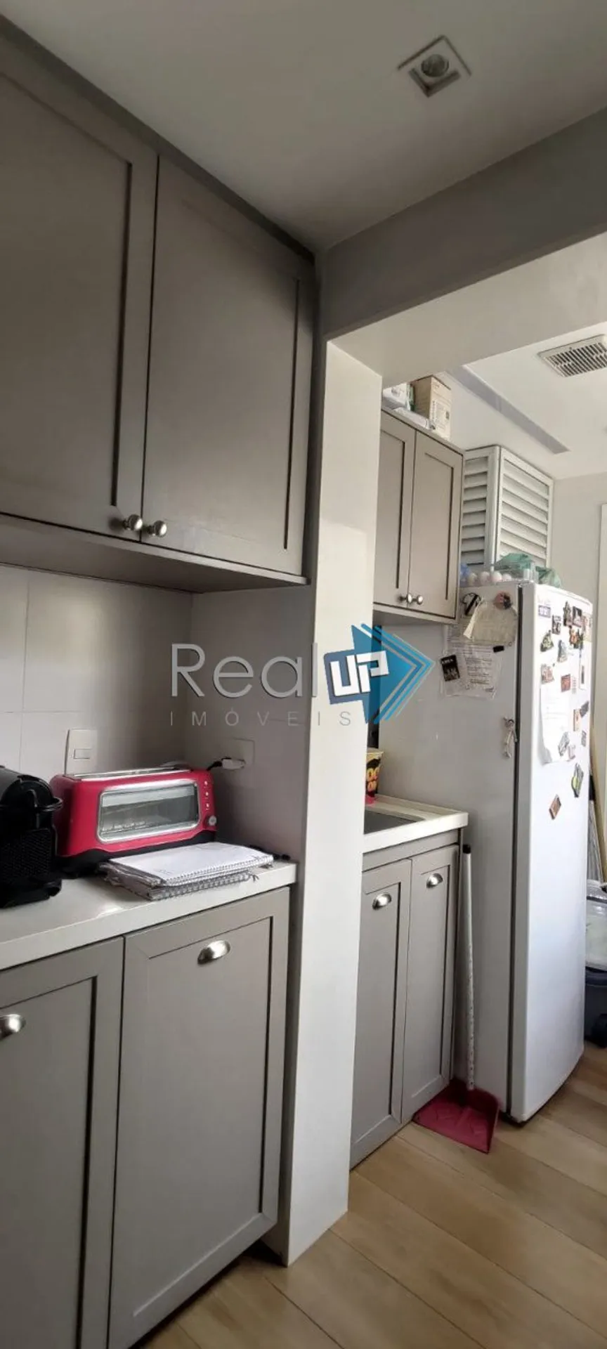 Unfurnished apartment with 3 bedrooms and a glazed balcony — photo 52