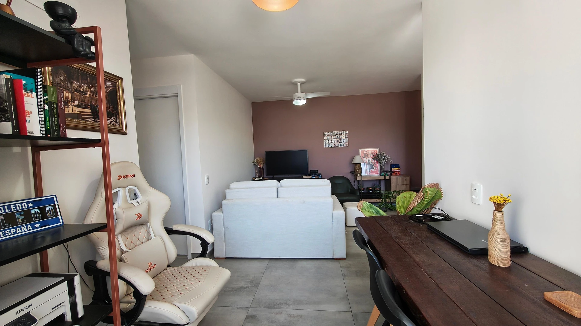 Furnished apartment with 2 bedrooms and a balcony — photo 12