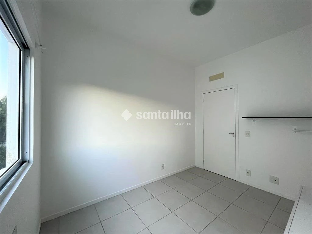 Balcony with a grill in a 2-bedroom apartment, 74 m² — photo 26