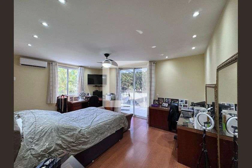 Condo house with 6 en-suite bedrooms and private garden — photo 22