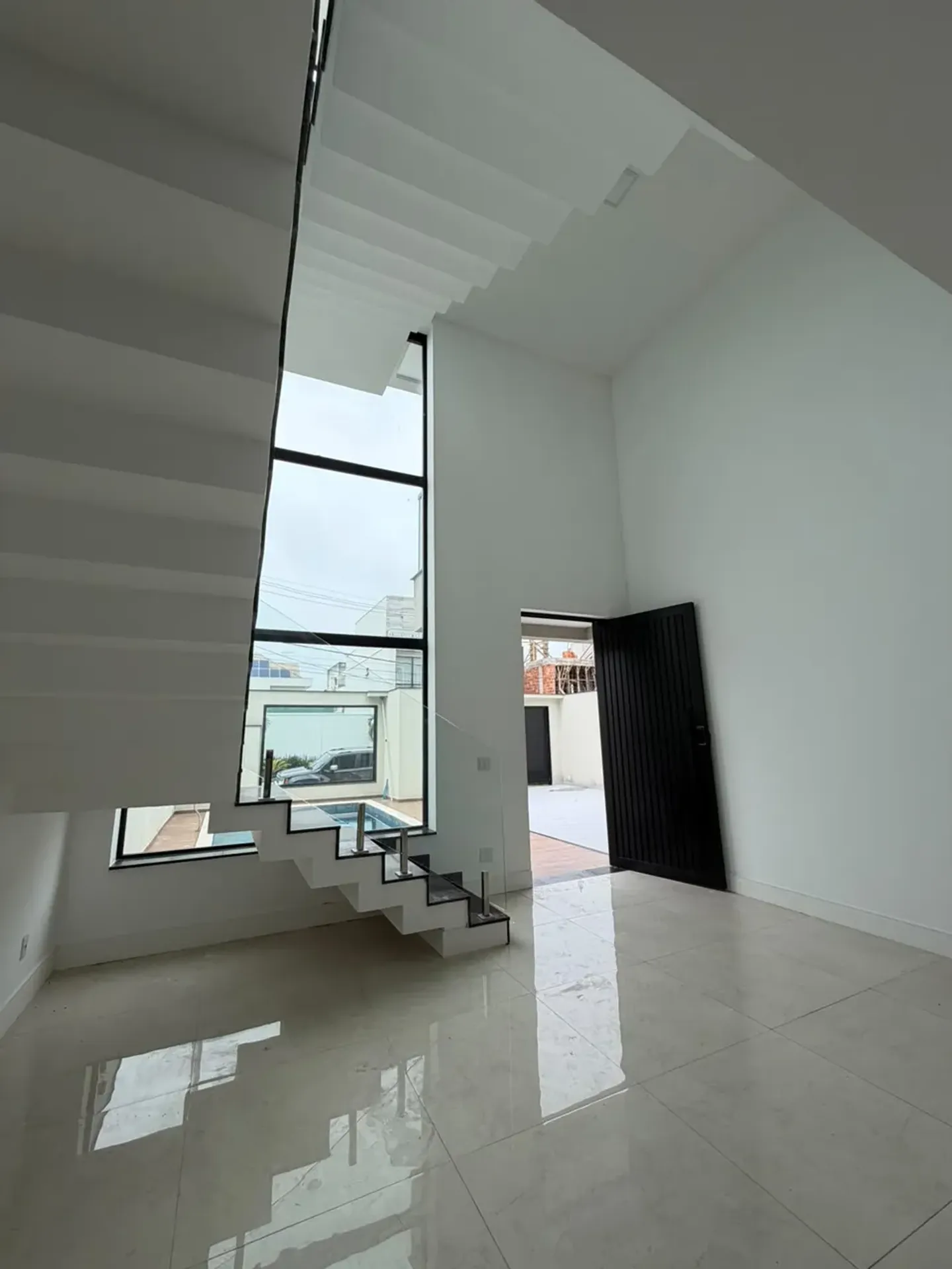 House, 370 m², with floor-to-ceiling windows — photo 30