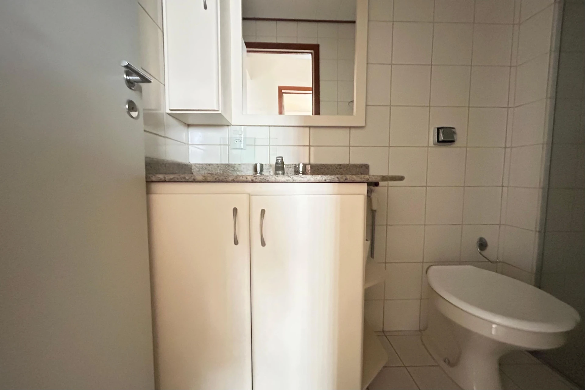 3-bedroom apartment in a building with a gym — photo 42