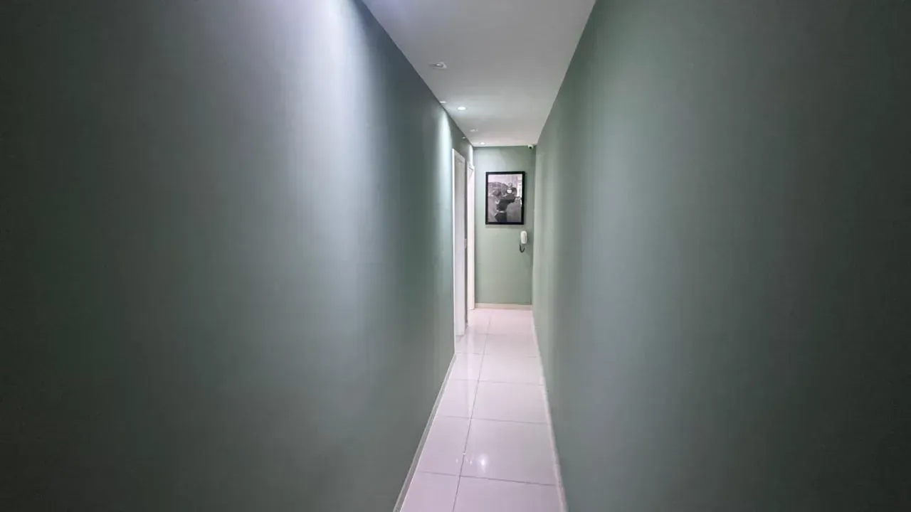 Furnished apartment with 3 bedrooms and an open-plan kitchen — photo 11