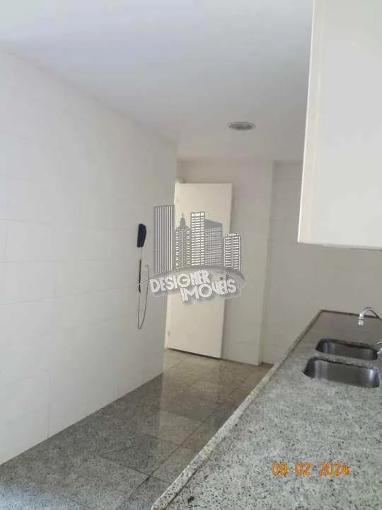 Balcony with a grill in a 3-bedroom apartment, 129 m² — photo 44