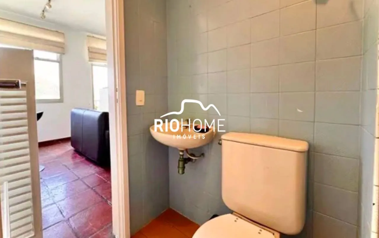 One-bedroom apartment with a mountain view — photo 3