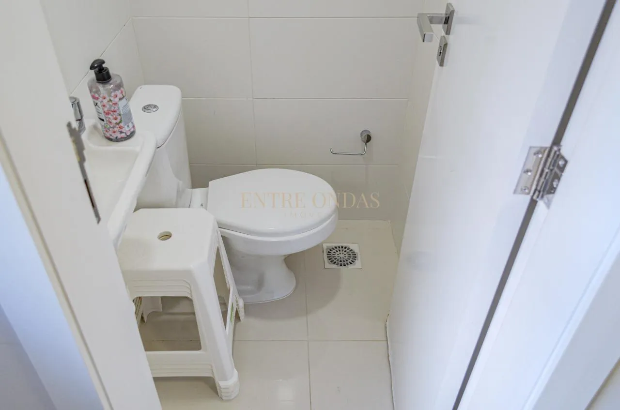 Furnished 2-bedroom apartment with open-plan kitchen — photo 23