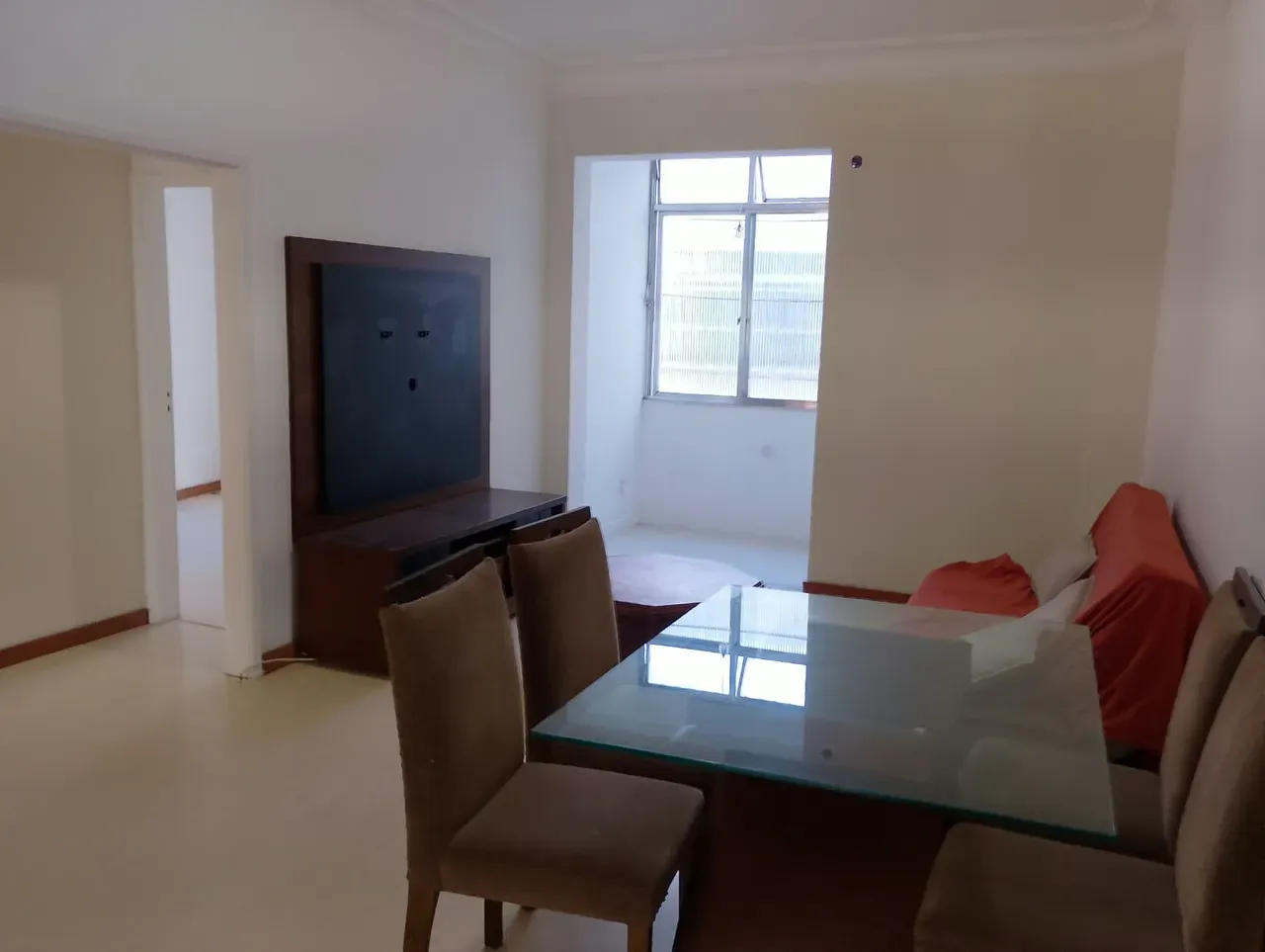 2-bedroom apartment with a washing machine
