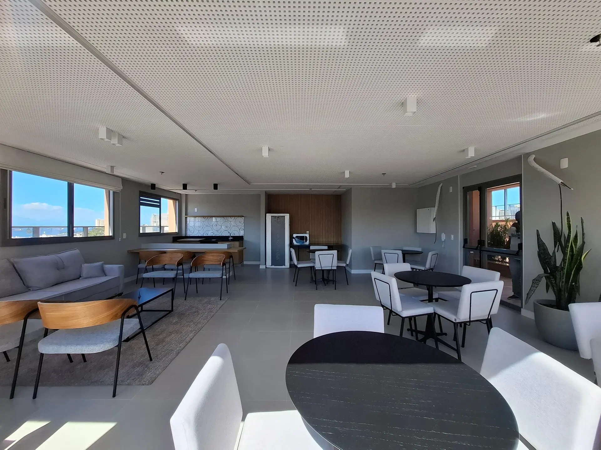1-bedroom apartment with a balcony and washing machine — photo 6