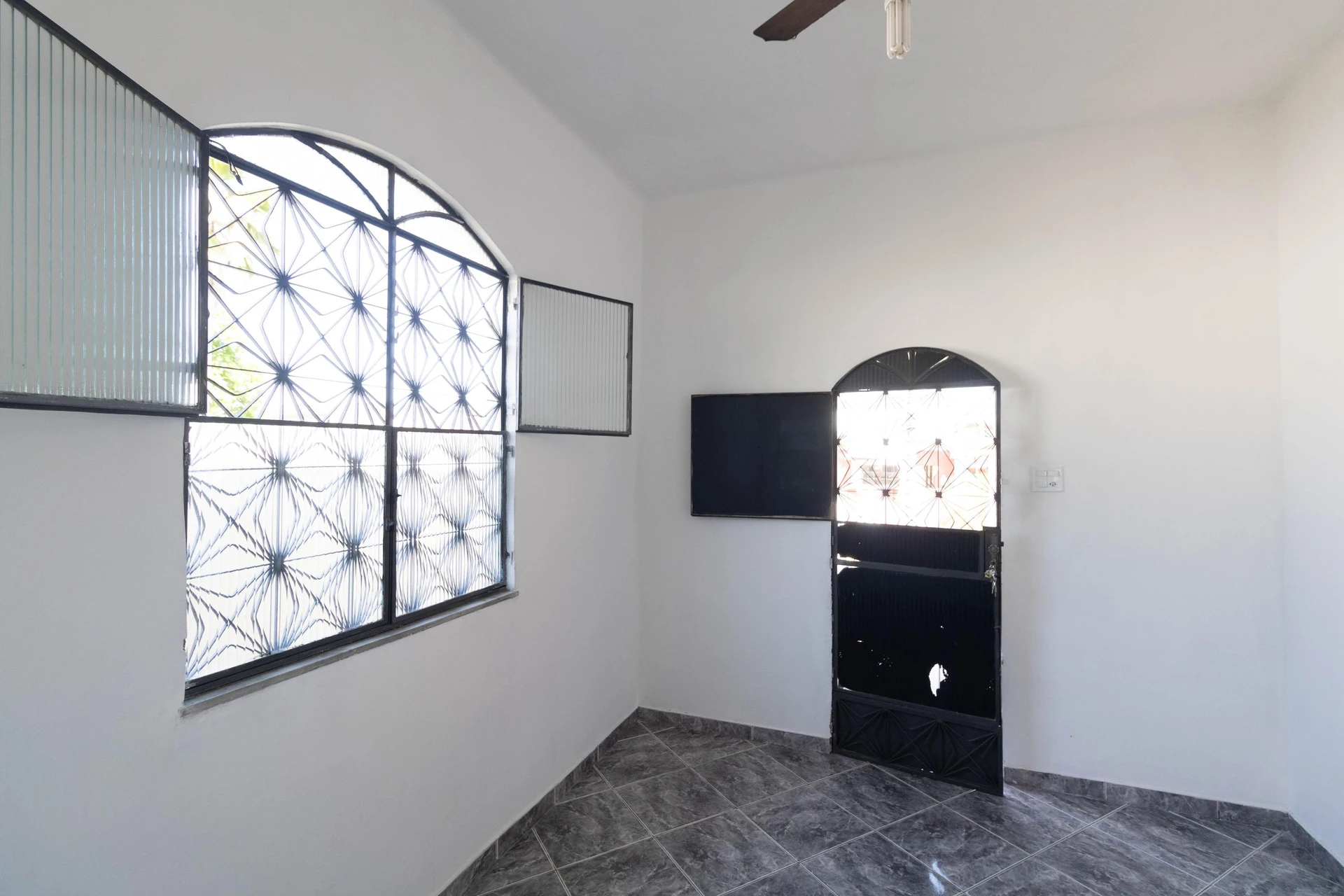 Unfurnished house with 3 bedrooms and a private garden — photo 31