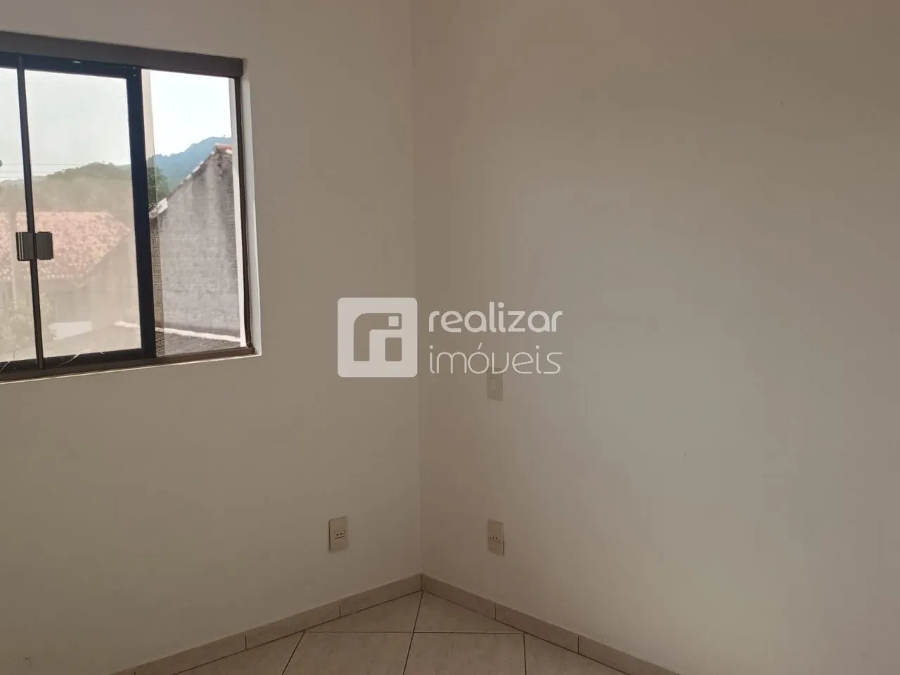House with 2 bedrooms and a private garden on 400 m²
