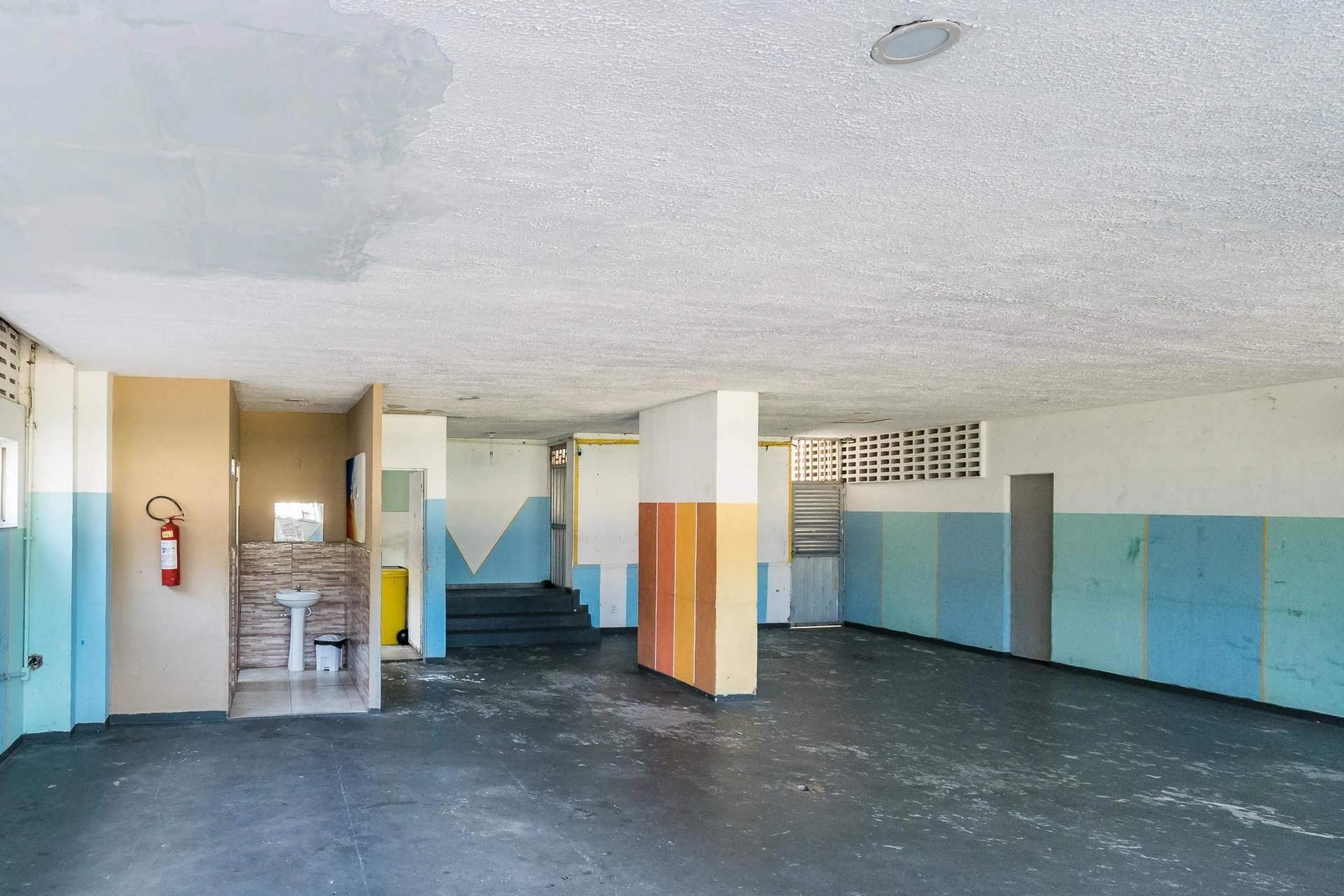 2-bedroom apartment with a mountain view in Rio de Janeiro — photo 37