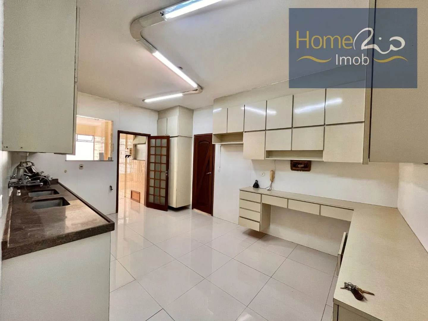 3-bedroom apartment with 2 bathrooms and included parking — photo 31