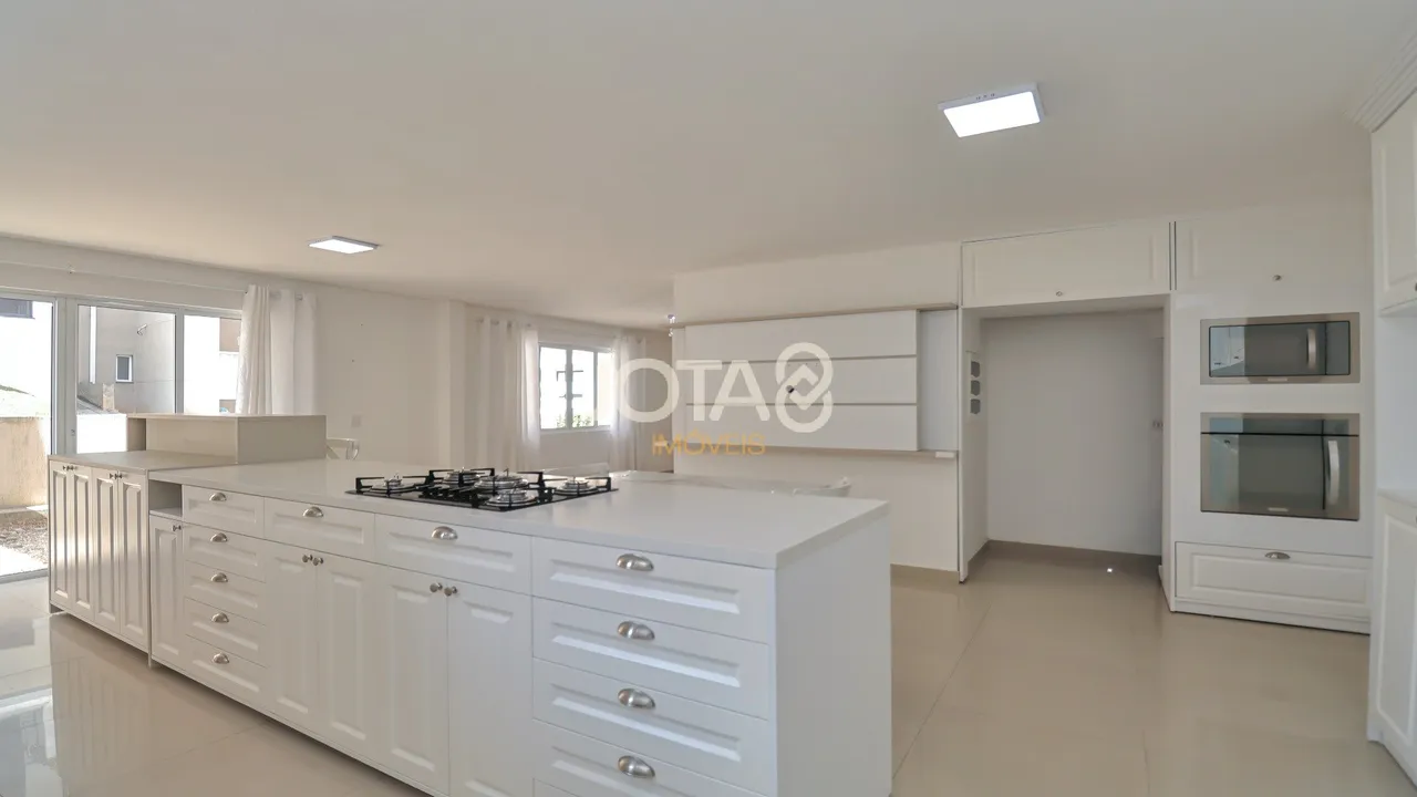House with 3 bedrooms and an open-plan kitchen — photo 10