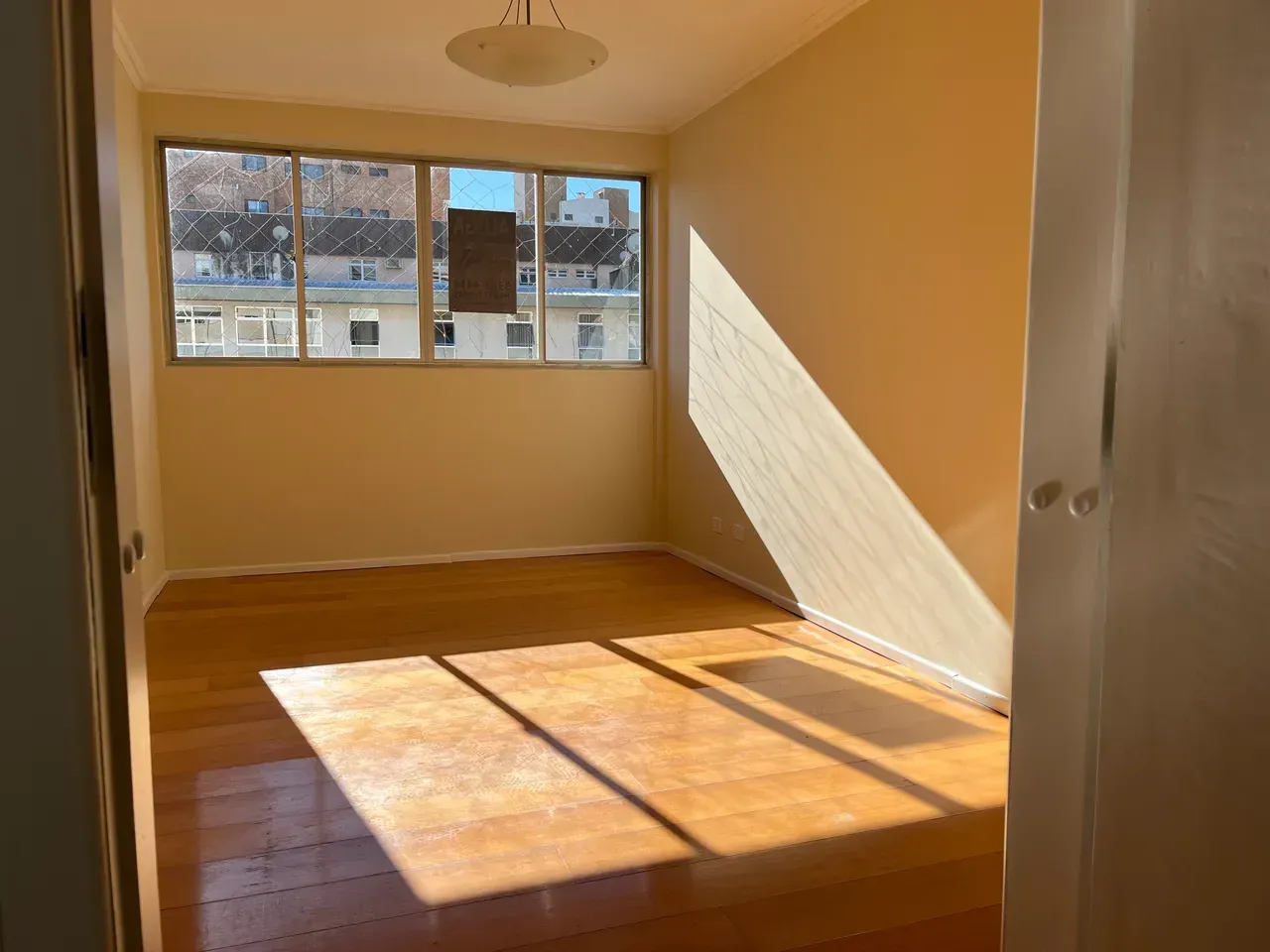 Unfurnished 2-bedroom apartment with parking space — photo 8