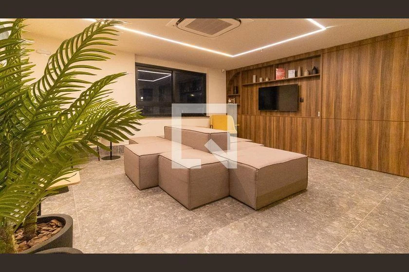 Balcony with a grill in a one-bedroom apartment, 32 m² — photo 22