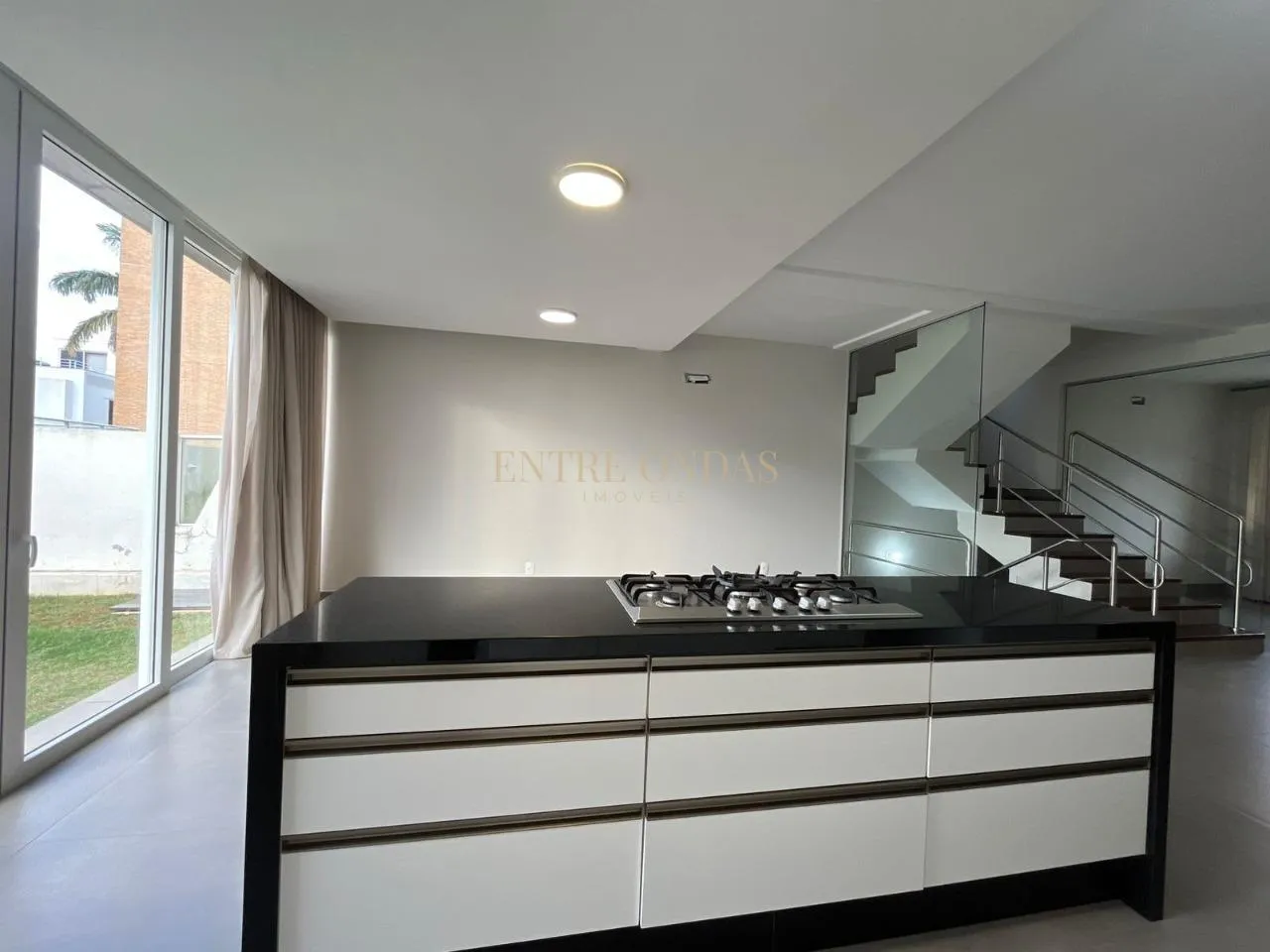 Water view in a 4-bedroom house, 263 m² — photo 33