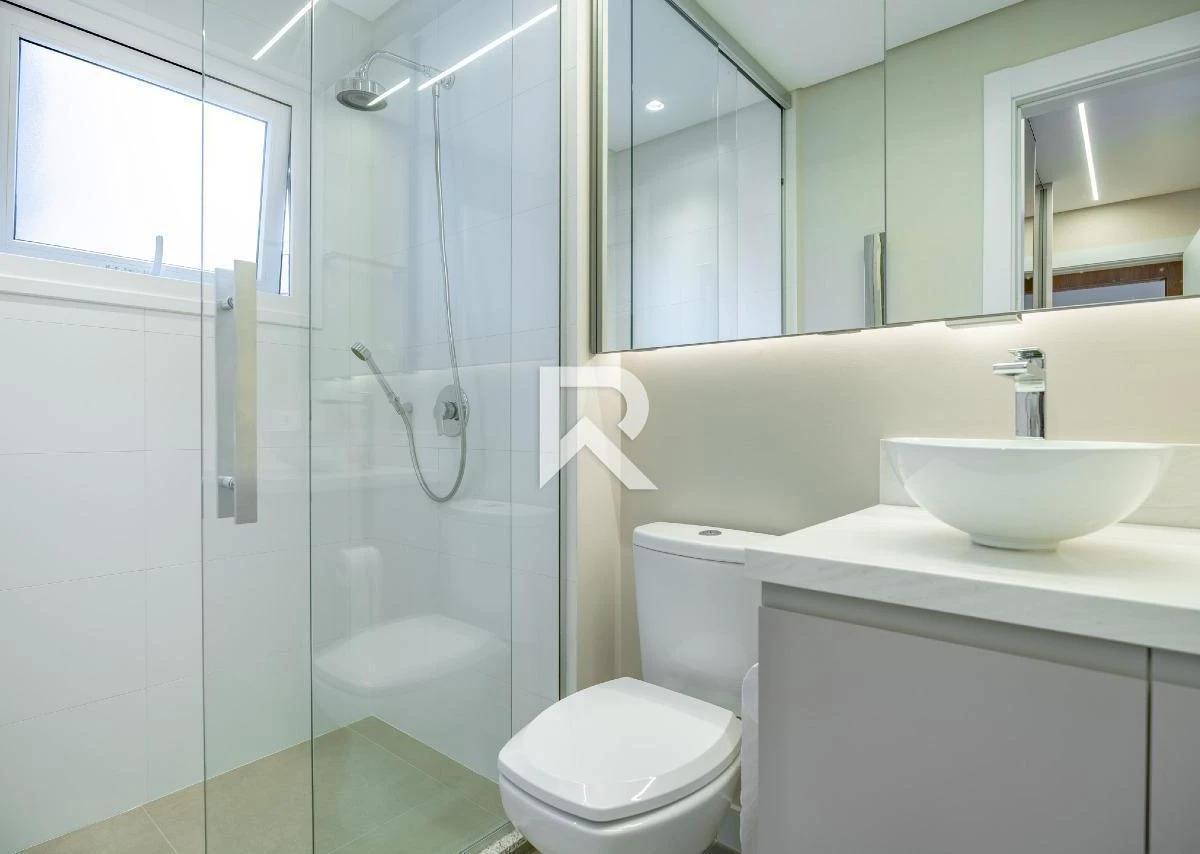 Furnished apartment, 87 m², with a glass-enclosed balcony — photo 31