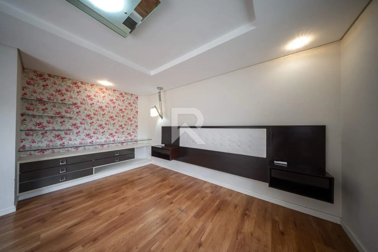 Casa com piscina, jardim e 4 quartos — photo 31