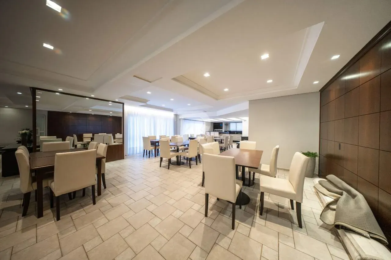 Furnished apartment with 3 bedrooms and 221 m² — photo 45