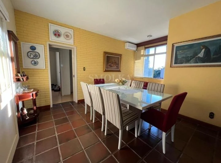 Spacious 320 m² apartment with 8 bedrooms and 4 spots — photo 4