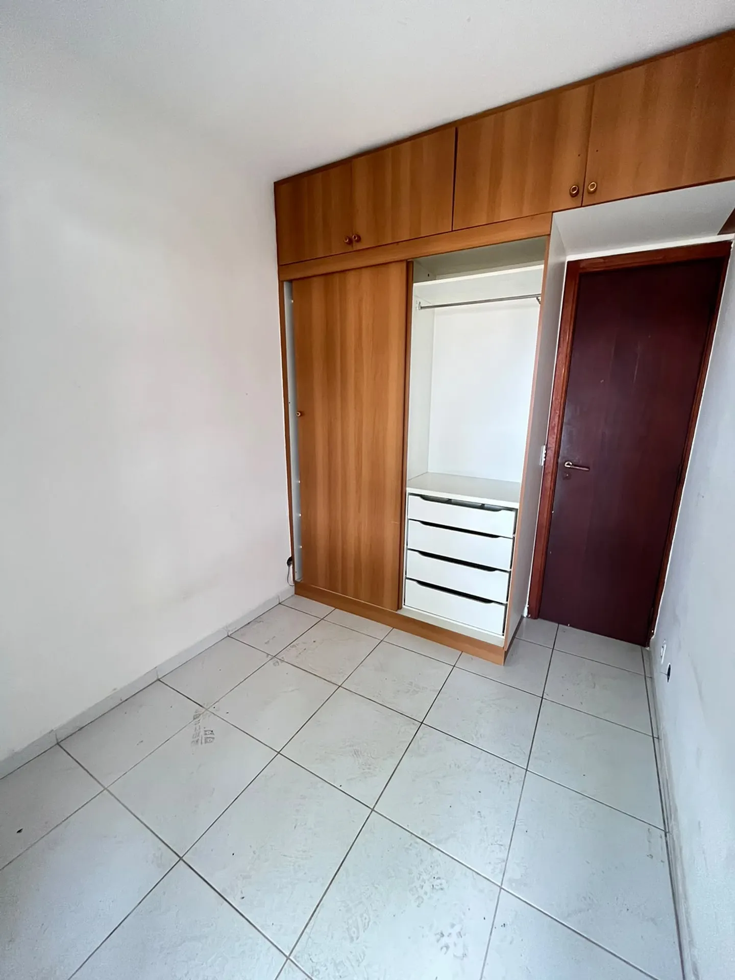 Balcony with a grill in a 3-bedroom house, 200 m² — photo 3