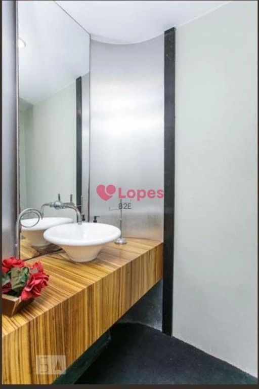 Duplex penthouse with 3 en-suite bedrooms and glass balcony — photo 38