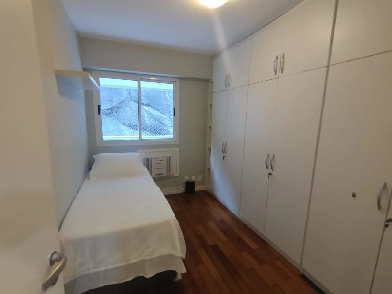 Furnished 2-bedroom apartment with a balcony — photo 15