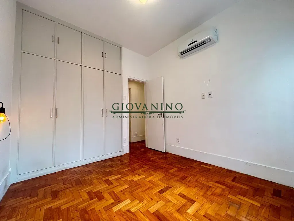 Wood or laminate floors in a 2-bedroom apartment, 91 m² — photo 12