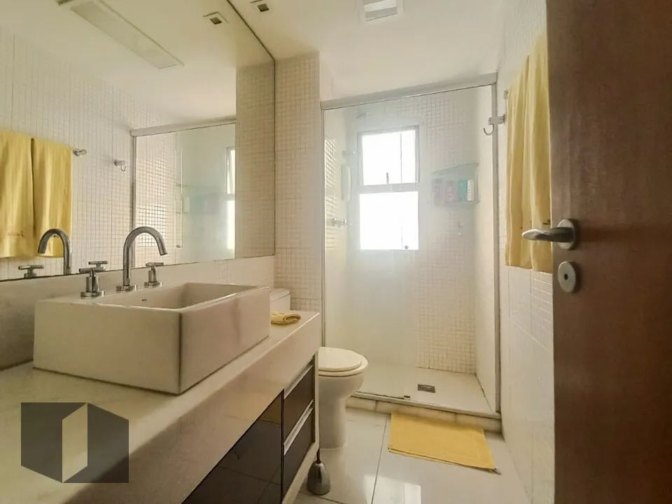 Furnished 3-bedroom apartment with 3 baths and balcony — photo 6