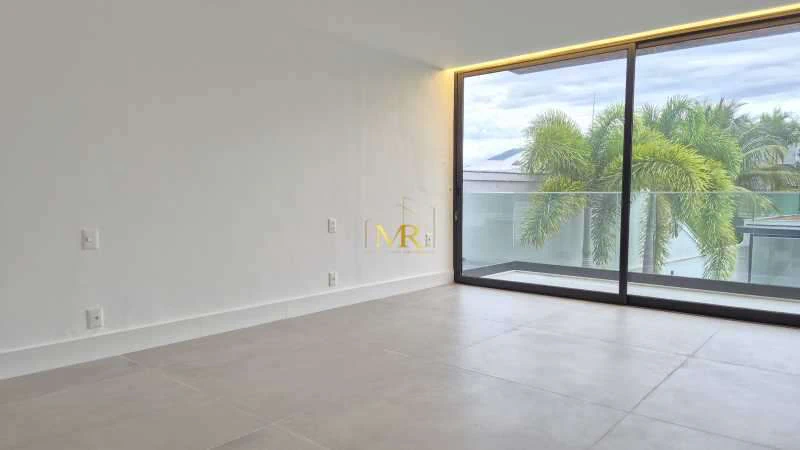 Triplex house with 6 en-suite bedrooms and 9 bathrooms — photo 19