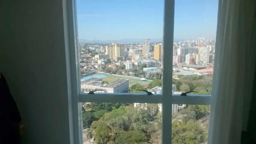 Furnished 1-bedroom apartment with balcony and open-plan kitchen — photo 10