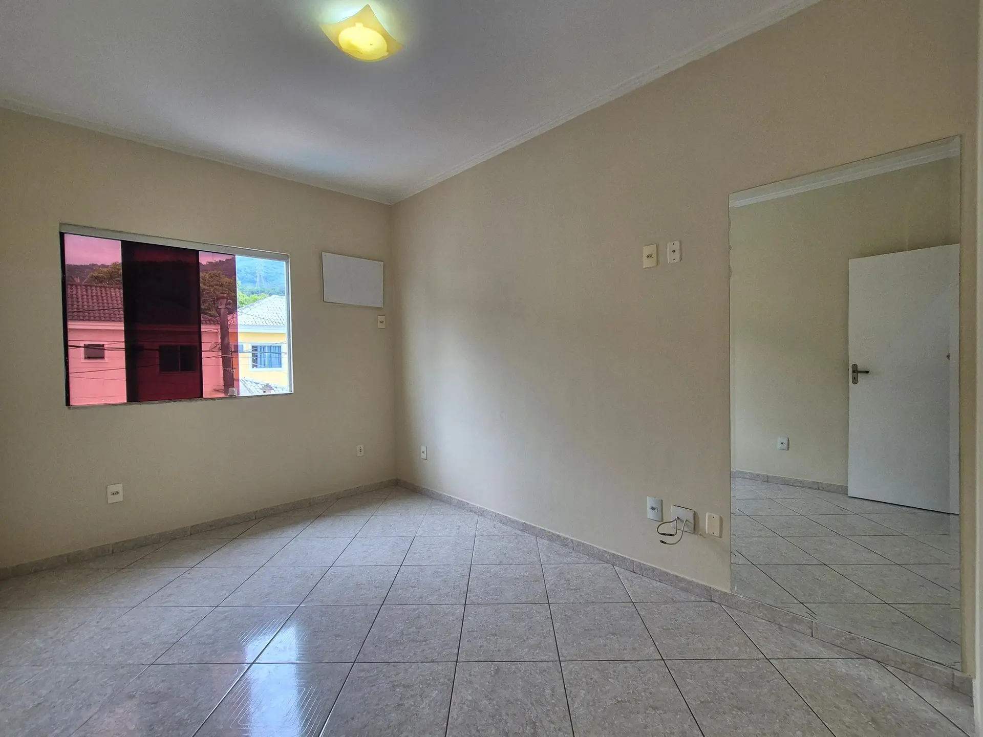 Будинок 180 м² з балконом із грилем та садом — photo 25