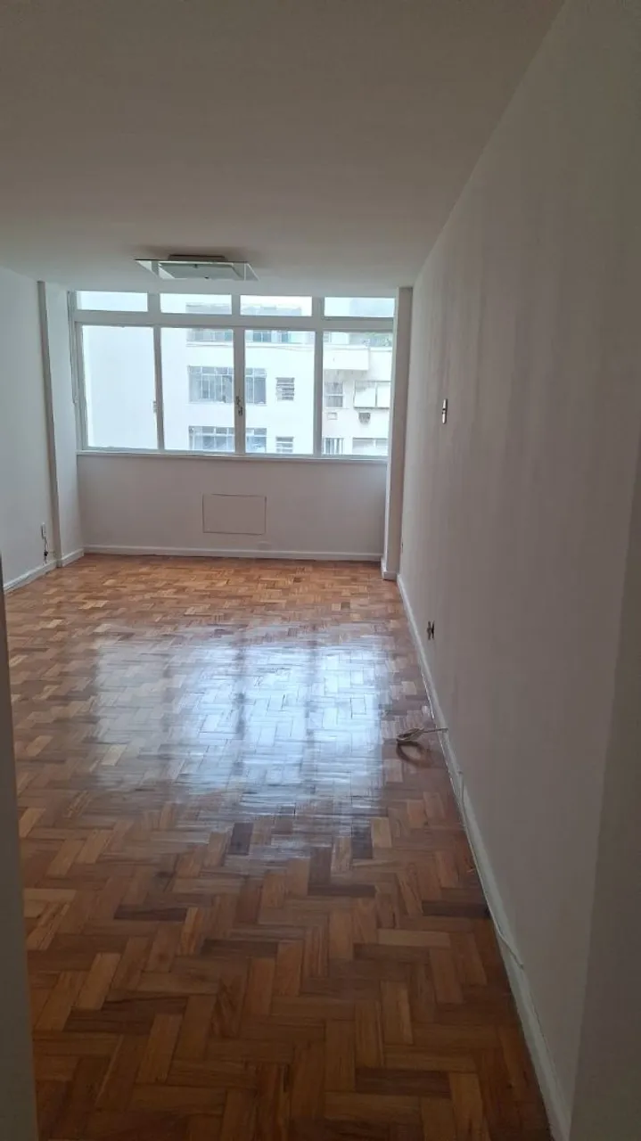 Квартира з 2 спальнями та дерев'яною підлогою або ламінатом — photo 8
