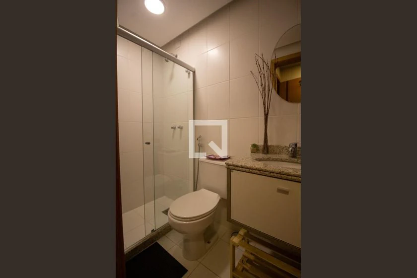 Furnished apartment with 2 en-suite bedrooms and desk — photo 38