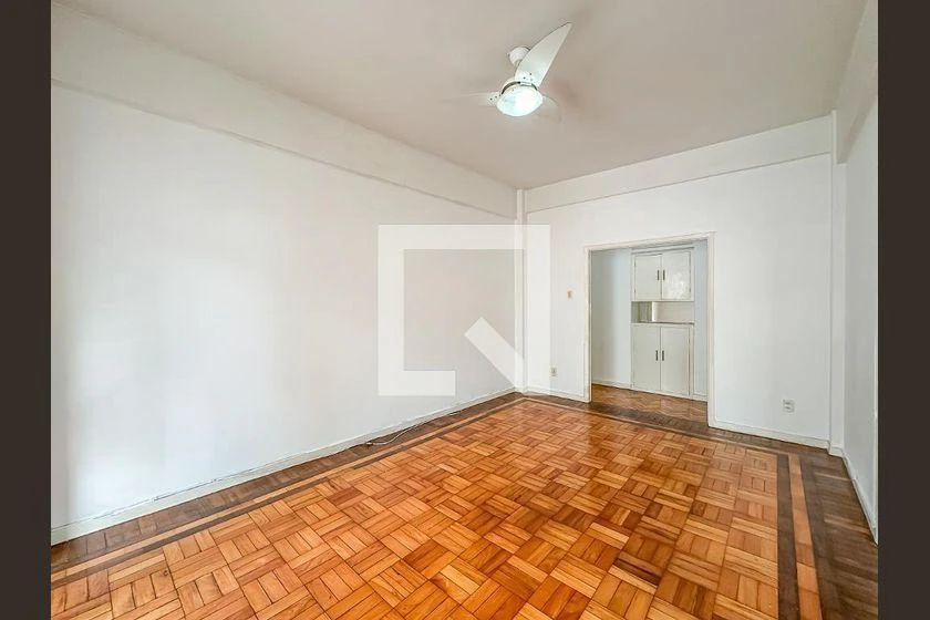 Apartamento de 3 quartos com piso de madeira ou laminado — photo 11