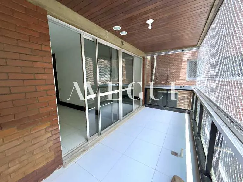 Residential apartment with 4 bedrooms and 4 bathrooms — photo 21