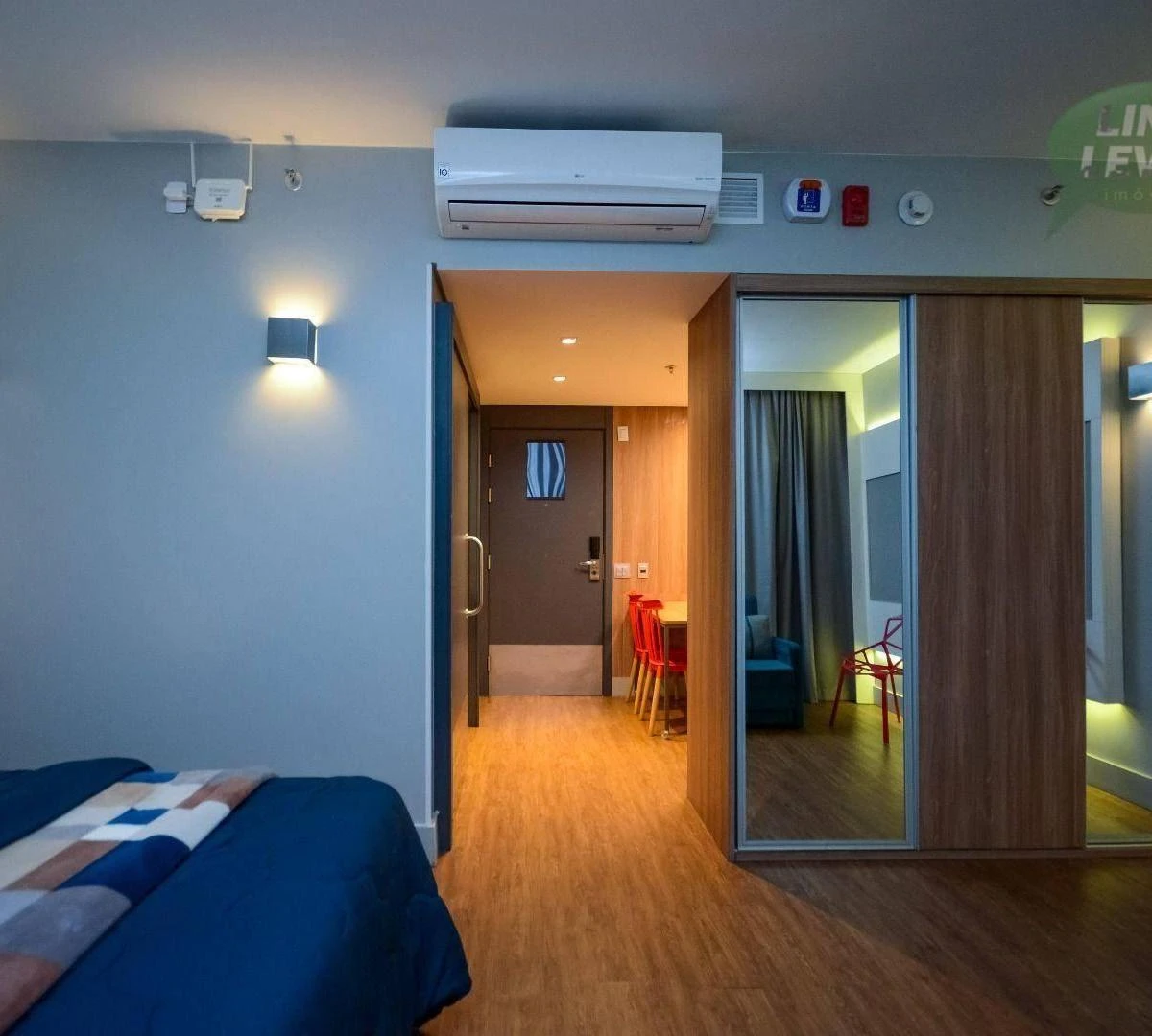 One-bedroom apartment in a building with a coworking space — photo 4