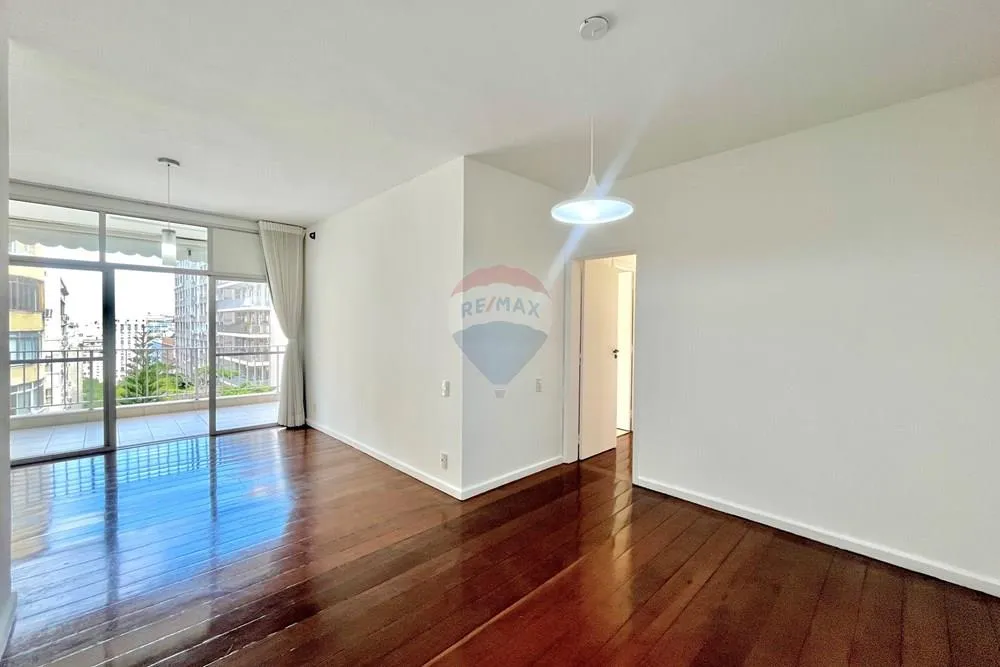 3-bedroom apartment with a mountain view in Rio de Janeiro — photo 10