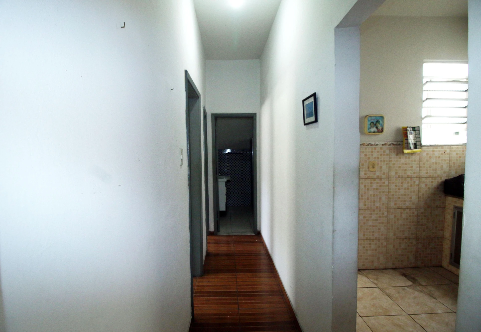 Apartamento de 2 quartos com piso de madeira ou laminado — photo 14