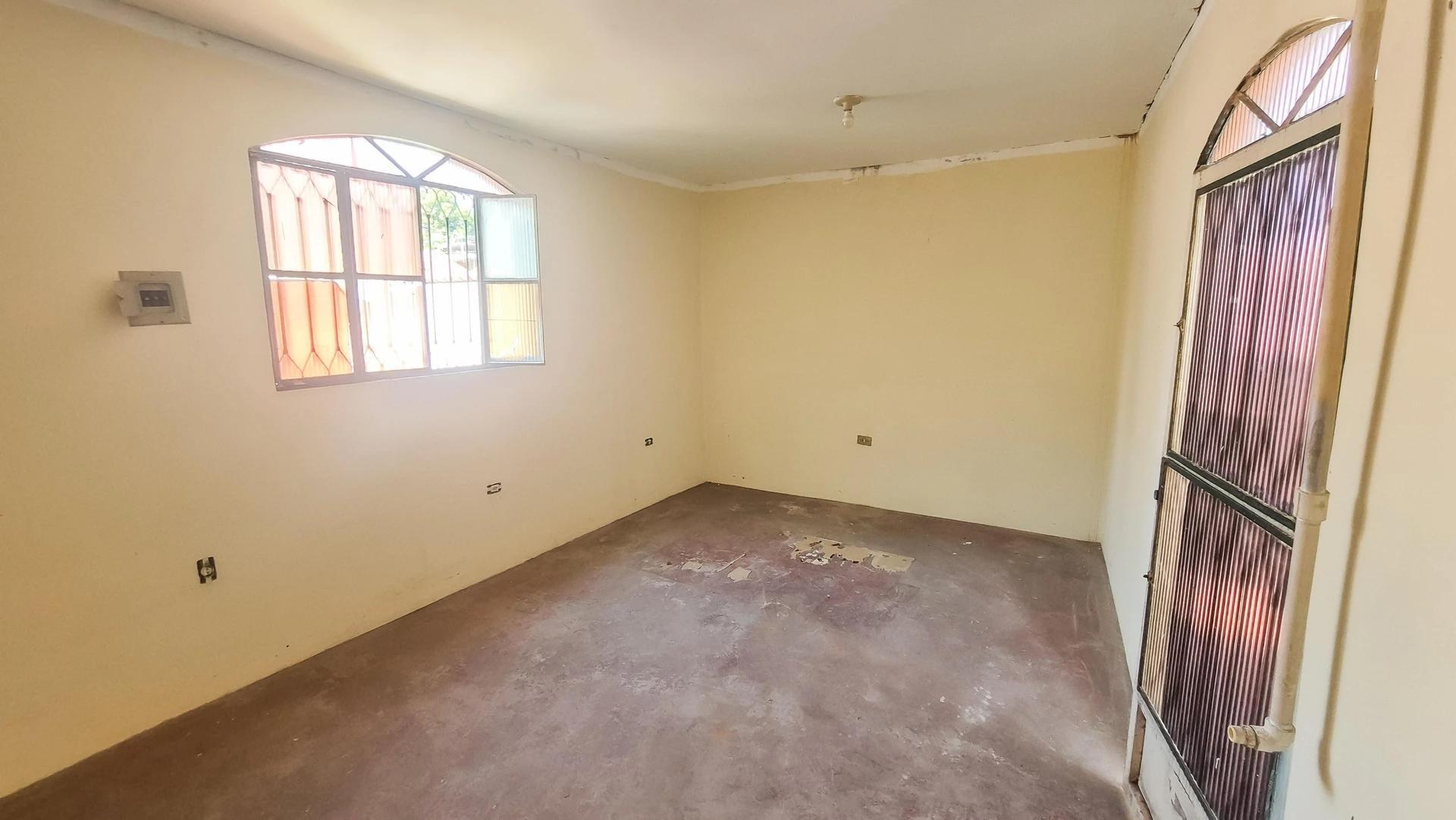 House with 2 bedrooms and a washing machine — photo 4