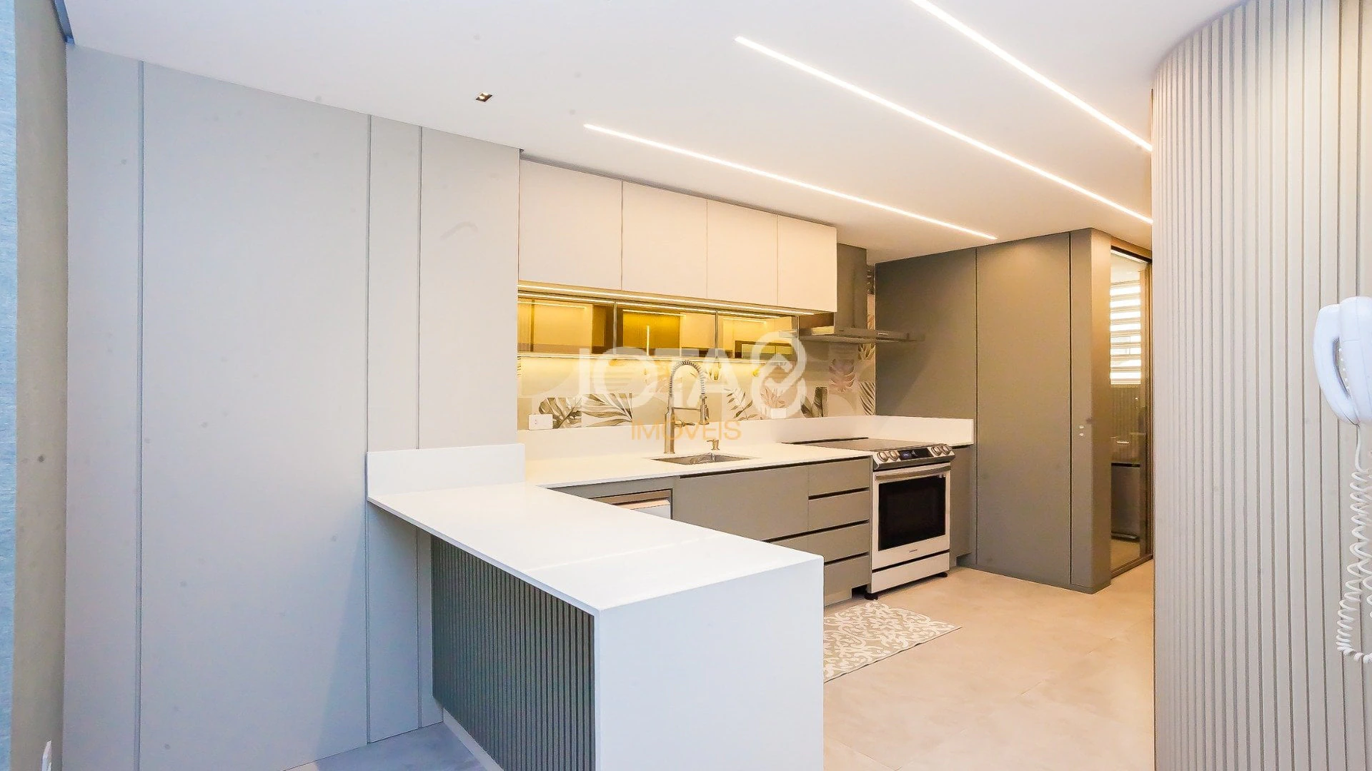 199 m² apartment with 2 bedrooms and a suite, 2 parking — photo 5