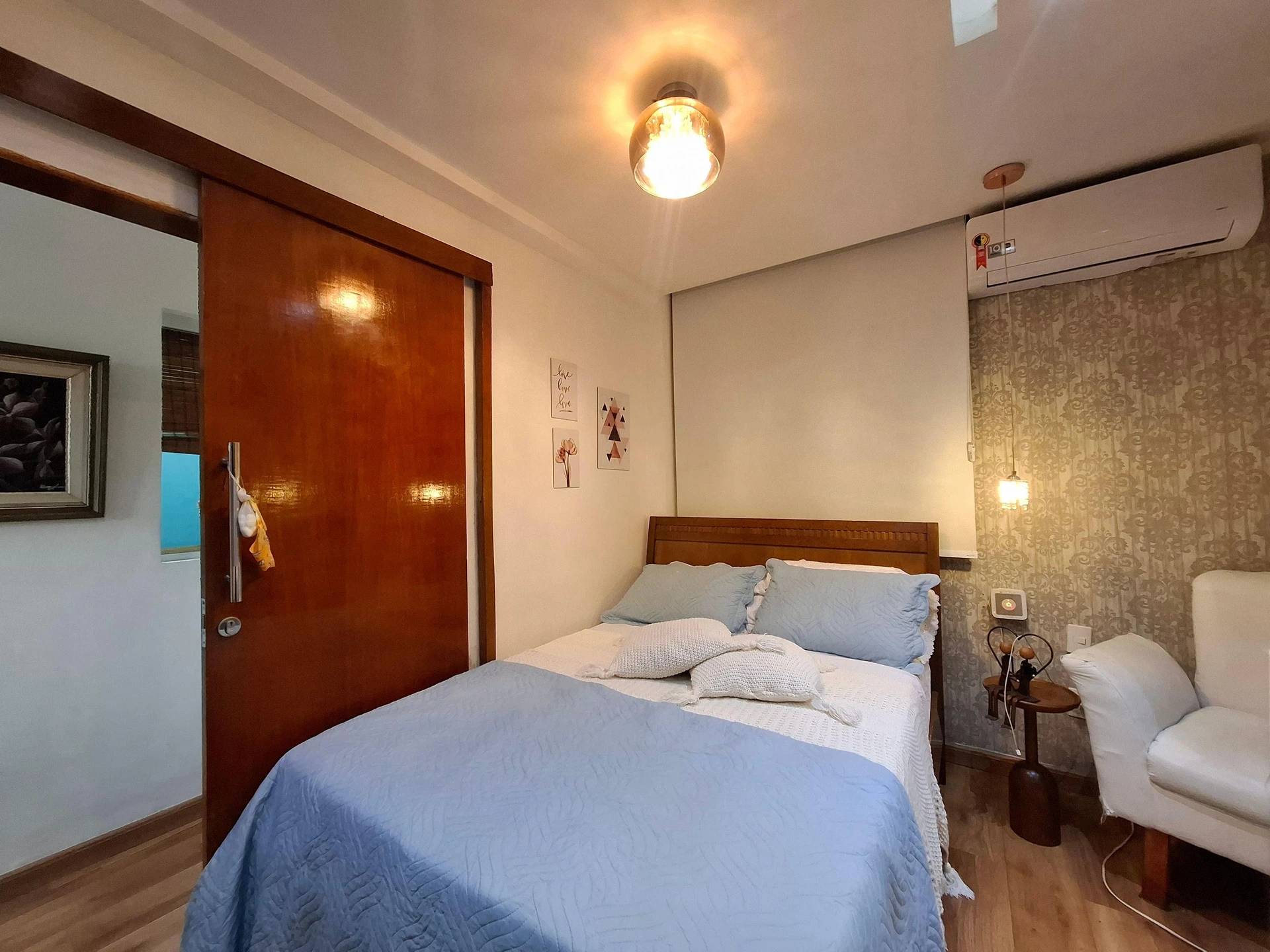 Balcony with a grill in a 2-bedroom apartment, 90 m² — photo 18