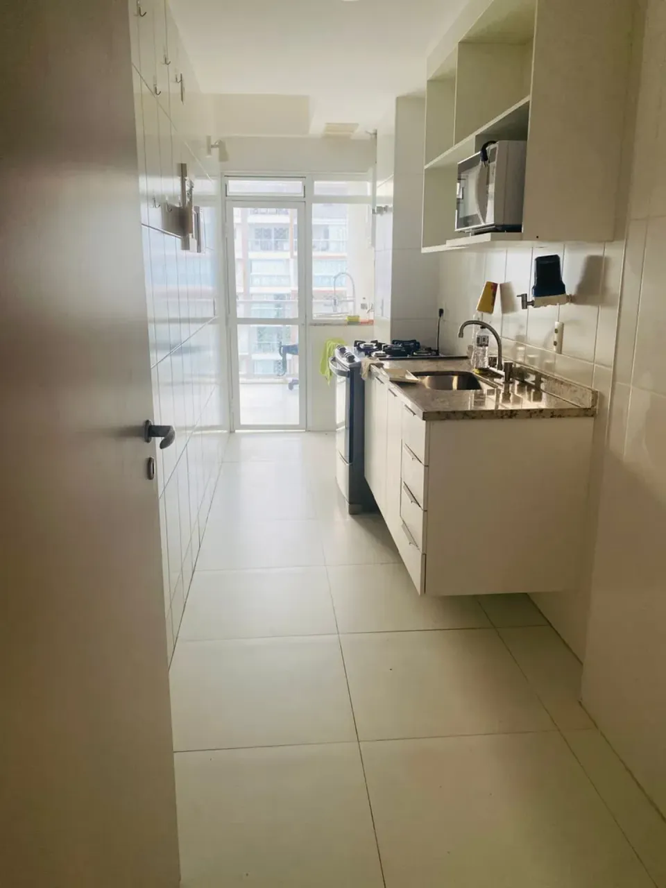 2-bedroom apartment with a closed kitchen and balcony — photo 2