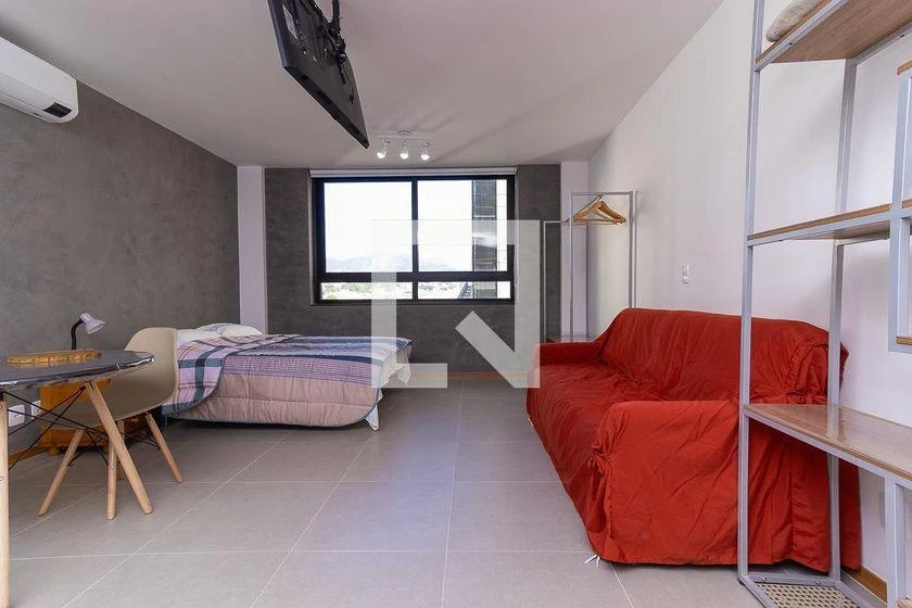 Balcony with a grill in a one-bedroom apartment, 32 m² — photo 10