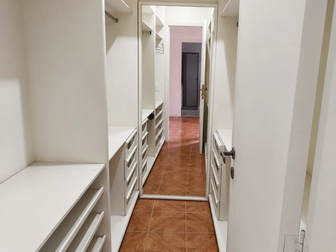 Triplex house with 7 bedrooms and 5 bathrooms — photo 23