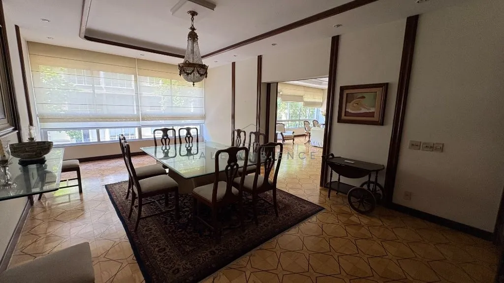 4-bedroom apartment with 4 bathrooms and 350 m² — photo 36